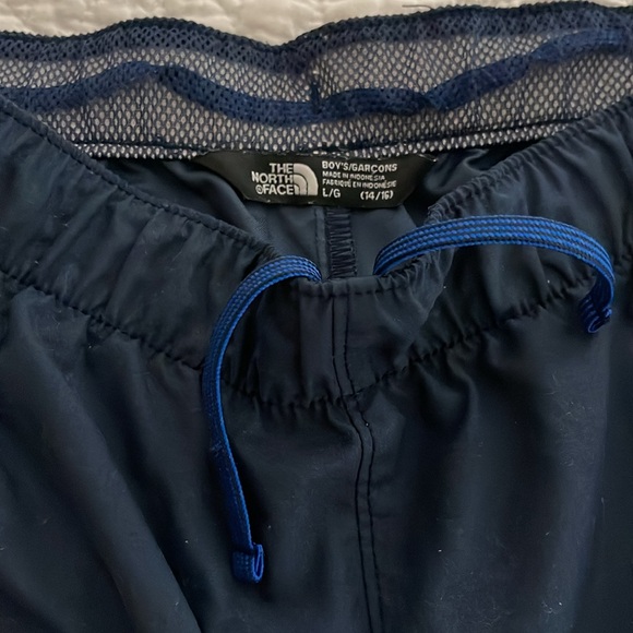 The North Face boys 14/16 swim trunks. - Picture 2 of 3